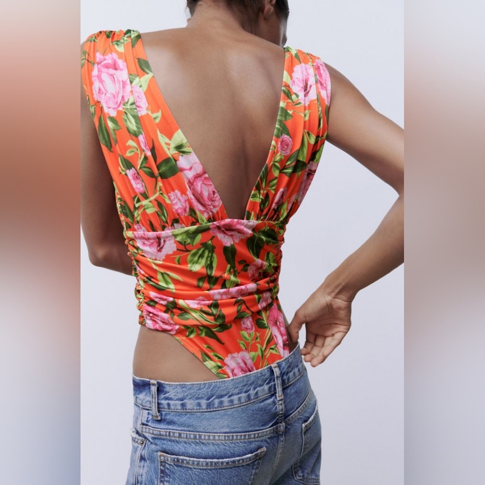 🌞Zara Drape Deep-neck Ruched Floral Bodysuit Top Floral Sleeveless NWOT - Picture 2 of 16
